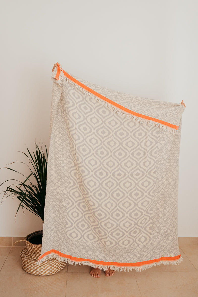 COTTON THROW BLANKET- WARM AND BRIGHT
