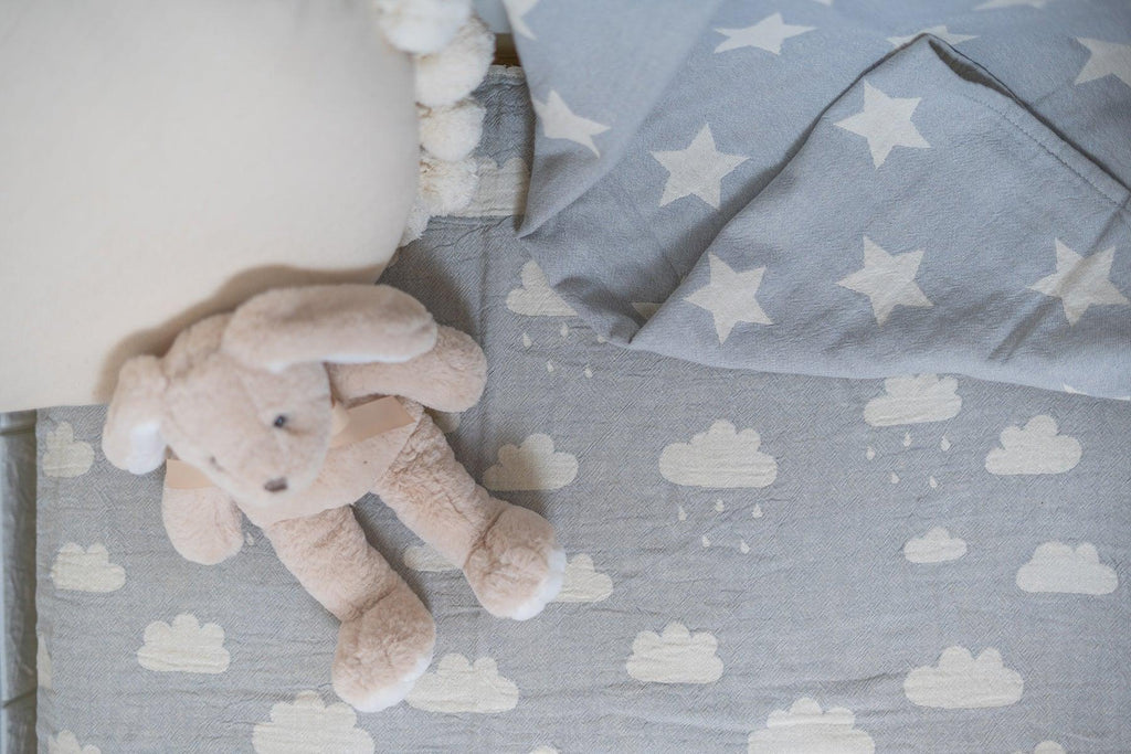 100% Turkish Cotton Clouds Baby Blanket grey  Size  90 cm x 100 cm  Product Details  Crafted from the finest Turkish Cotton, our stylish, blue cloud patterned baby blankets can be used in many ways.