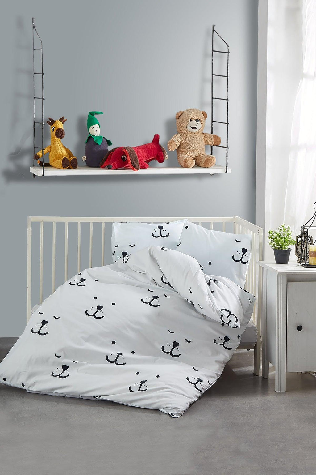 100% Turkish Cotton Baby Duvet Cover Set of 4  Size  Duvet cover: 100 cm x 150 cm  Flatsheet :120 cm x 160 cm  Pillows :35 cm x 45 cm each  Please note that the duvet is not included.   Product Details  Complete your little one's bedding with the cute panda design on the duvet set. Made from 100 % Turkish Cotton, our machine washable sets consist of a duvet cover, a flat sheet and two matching pillow cases. Little ones will absolutely enjoy snuggling into soft cotton fabric. Sweet dreams :)