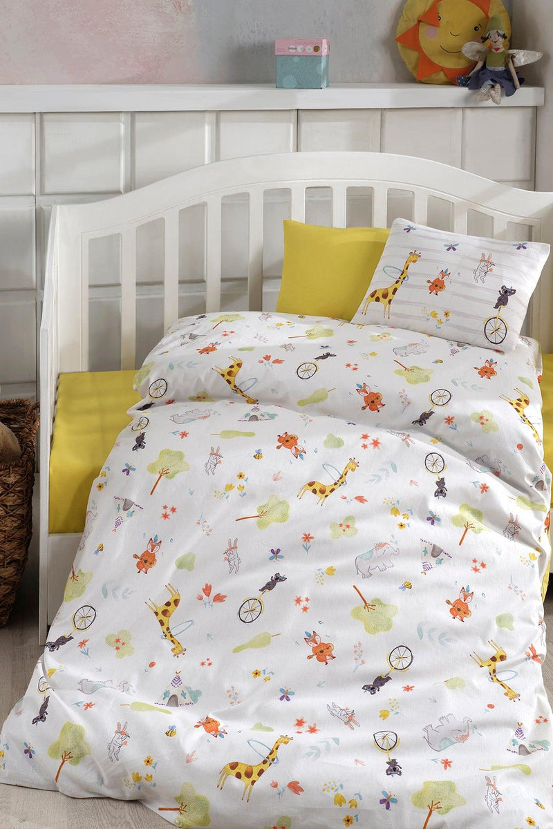100% Turkish Cotton Baby Duvet Cover Set of 4  Size  Duvet cover: 100cm x 150 cm  Flatsheet :120 cm x 160 cm  Pillows :35 cm x 45 cm each  Please note that the duvet is not included.  Product Details  Complete your little one's bedding with the cute panda design on the duvet set. Made from 100 % Turkish Cotton, our machine washable sets consist of a duvet cover, a flat sheet and two matching pillow cases. Little ones will absolutely enjoy snuggling into soft cotton fabric. Sweet dreams :)